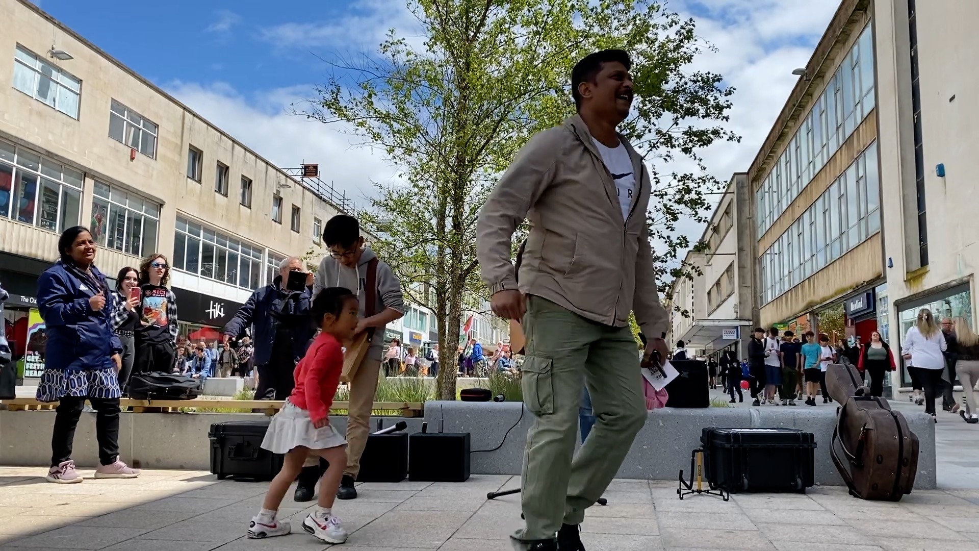 Dancing in the street with Jun and friends 9th June 2024 - SD 480p.mp4